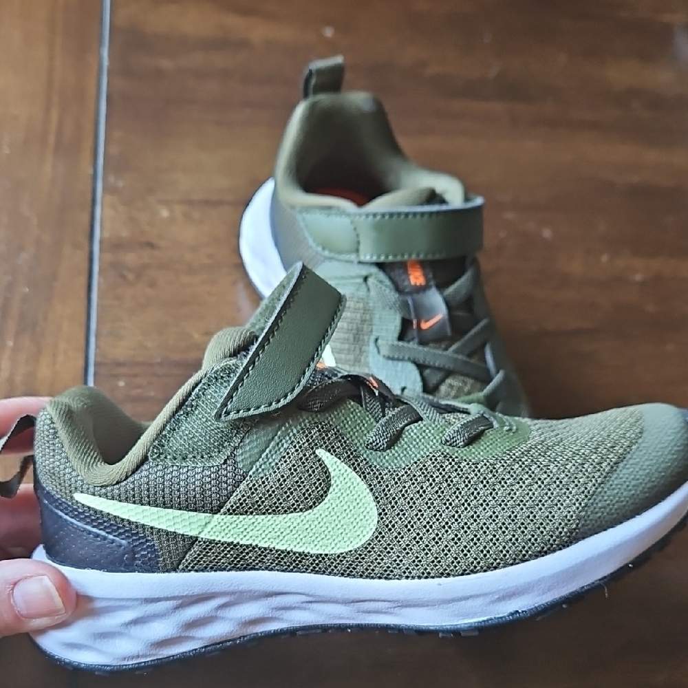 Nike Kids Green Athletic Shoes